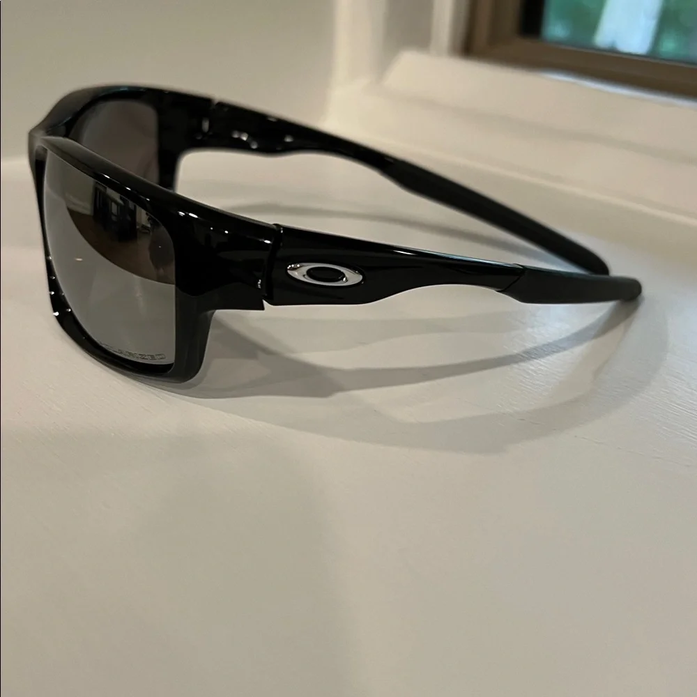 Oakley canteen polished